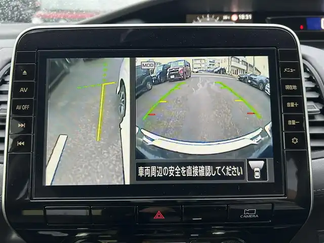 日産 セレナ ハイウェイスター V 島根県 2021(令3)年 1.8万km ブリリアントホワイトパール 純正10型ＳＤナビ　/フルセグＴＶ　/ＤＶＤ再生　/Ｂｌｕｅｔｏｏｔｈ接続　/バック／サイド／フロント／全方位カメラ　/前後ドライブレコーダー　/ビルトインＥＴＣ　/両側パワースライドドア　/レーダークルーズコントロール　/衝突軽減ブレーキ/アイドリングストップ/レーンキープアシスト/前後コーナーセンサー/スマートキー/プッシュスタート　/純正ＬＥＤヘッドライト　/純正１５インチアルミホイール/純正フロアマット/スペアキー