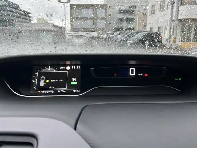 日産 セレナ ハイウェイスター V 島根県 2021(令3)年 1.8万km ブリリアントホワイトパール 純正10型ＳＤナビ　/フルセグＴＶ　/ＤＶＤ再生　/Ｂｌｕｅｔｏｏｔｈ接続　/バック／サイド／フロント／全方位カメラ　/前後ドライブレコーダー　/ビルトインＥＴＣ　/両側パワースライドドア　/レーダークルーズコントロール　/衝突軽減ブレーキ/アイドリングストップ/レーンキープアシスト/前後コーナーセンサー/スマートキー/プッシュスタート　/純正ＬＥＤヘッドライト　/純正１５インチアルミホイール/純正フロアマット/スペアキー