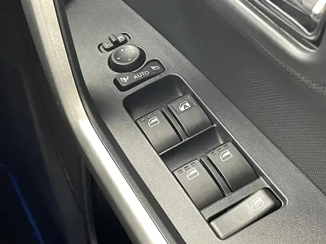 ダイハツ ロッキー プレミアム G HEV 茨城県 2022(令4)年 1.7万km レーザーブルークリスタルシャイン 社外オーディオ［CZ215］/スマートアシスト/・衝突回避支援ブレーキ/・衝突警報機能/・ふらつき警報/・先行車発進お知らせ機能/・標識認識機能/・コーナーセンサー/ハーフレザーシート/シートヒーター/純正アルミホイール/純正フロアマット/ビルトインETC