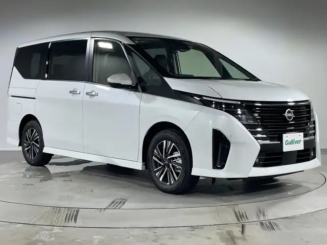 日産 セレナ e－パワー ハイウェイスター V 福岡県 2025(令7)年 0.1千km ホワイト ・登録済み未使用車/・メーカーナビ　/（ＡＭ　ＦＭ　ＢＴ　ＵＳＢ）　/・プロパイロット　/・バックカメラ　/・全方位カメラ　/・デジタルインナーミラー　/・前後コーナーセンサー　/・レーンキープ　/・踏み間違い防止機能　/・ハンドル支援　/・標識認識　/・衝突軽減/・先行車発進告知機能/・ハンズフリーオートスライドドア/・電動パーキングブレーキ/・ブレーキホールド/・クルコン/・両側パワスラ/・オートライト/・オートハイビーム/・電格ミラー/・スペアキー