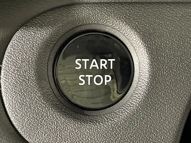 日産 セレナ e－パワー ハイウェイスター V 福岡県 2025(令7)年 0.1千km ホワイト ・登録済み未使用車/・メーカーナビ　/（ＡＭ　ＦＭ　ＢＴ　ＵＳＢ）　/・プロパイロット　/・バックカメラ　/・全方位カメラ　/・デジタルインナーミラー　/・前後コーナーセンサー　/・レーンキープ　/・踏み間違い防止機能　/・ハンドル支援　/・標識認識　/・衝突軽減/・先行車発進告知機能/・ハンズフリーオートスライドドア/・電動パーキングブレーキ/・ブレーキホールド/・クルコン/・両側パワスラ/・オートライト/・オートハイビーム/・電格ミラー/・スペアキー