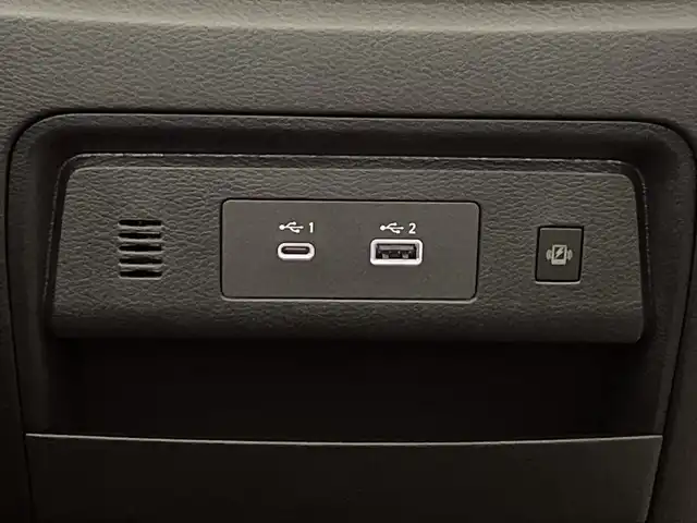 日産 セレナ e－パワー ハイウェイスター V 福岡県 2025(令7)年 0.1千km ホワイト ・登録済み未使用車/・メーカーナビ　/（ＡＭ　ＦＭ　ＢＴ　ＵＳＢ）　/・プロパイロット　/・バックカメラ　/・全方位カメラ　/・デジタルインナーミラー　/・前後コーナーセンサー　/・レーンキープ　/・踏み間違い防止機能　/・ハンドル支援　/・標識認識　/・衝突軽減/・先行車発進告知機能/・ハンズフリーオートスライドドア/・電動パーキングブレーキ/・ブレーキホールド/・クルコン/・両側パワスラ/・オートライト/・オートハイビーム/・電格ミラー/・スペアキー