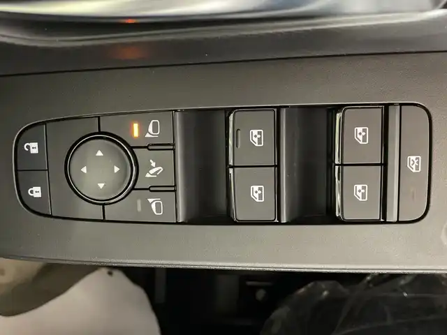 日産 セレナ e－パワー ハイウェイスター V 福岡県 2025(令7)年 0.1千km ホワイト ・登録済み未使用車/・メーカーナビ　/（ＡＭ　ＦＭ　ＢＴ　ＵＳＢ）　/・プロパイロット　/・バックカメラ　/・全方位カメラ　/・デジタルインナーミラー　/・前後コーナーセンサー　/・レーンキープ　/・踏み間違い防止機能　/・ハンドル支援　/・標識認識　/・衝突軽減/・先行車発進告知機能/・ハンズフリーオートスライドドア/・電動パーキングブレーキ/・ブレーキホールド/・クルコン/・両側パワスラ/・オートライト/・オートハイビーム/・電格ミラー/・スペアキー