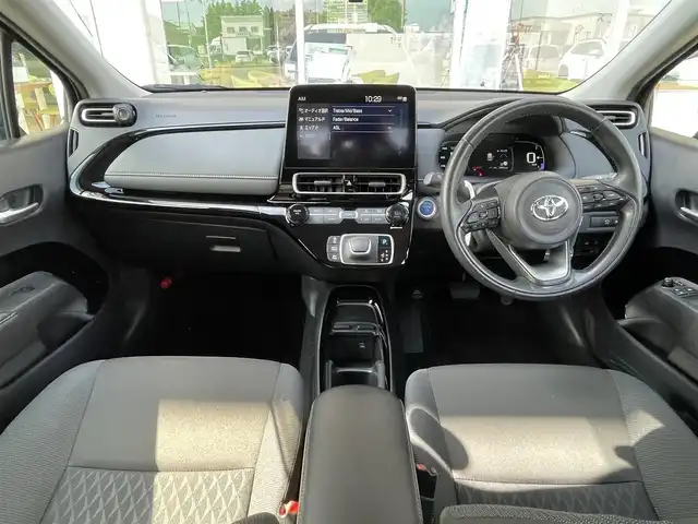 トヨタ アクア G 青森県 2022(令4)年 2.7万km プラチナホワイトパールマイカ ４WD/純正ディスプレイオーディオ/BT/CD/DVD/ETC/横滑り防止/車線逸脱/オートハイライト/パラノミックビューモニター/バックカメラ/クルーズコントロール/AC100V/パワーウィンドウ/シートヒーター/純正フロアマット