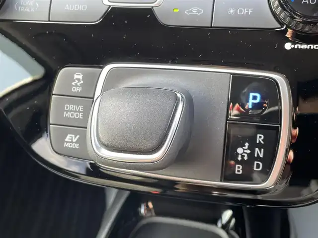 トヨタ アクア G 青森県 2022(令4)年 2.7万km プラチナホワイトパールマイカ ４WD/純正ディスプレイオーディオ/BT/CD/DVD/ETC/横滑り防止/車線逸脱/オートハイライト/パラノミックビューモニター/バックカメラ/クルーズコントロール/AC100V/パワーウィンドウ/シートヒーター/純正フロアマット