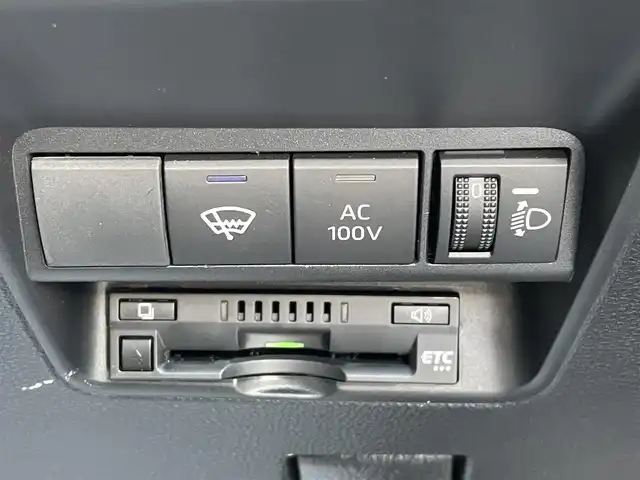 トヨタ アクア G 青森県 2022(令4)年 2.7万km プラチナホワイトパールマイカ ４WD/純正ディスプレイオーディオ/BT/CD/DVD/ETC/横滑り防止/車線逸脱/オートハイライト/パラノミックビューモニター/バックカメラ/クルーズコントロール/AC100V/パワーウィンドウ/シートヒーター/純正フロアマット