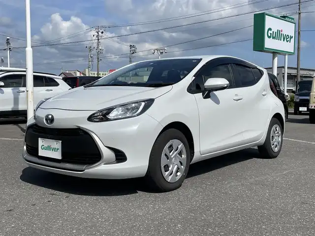 トヨタ アクア G 青森県 2022(令4)年 2.7万km プラチナホワイトパールマイカ ４WD/純正ディスプレイオーディオ/BT/CD/DVD/ETC/横滑り防止/車線逸脱/オートハイライト/パラノミックビューモニター/バックカメラ/クルーズコントロール/AC100V/パワーウィンドウ/シートヒーター/純正フロアマット