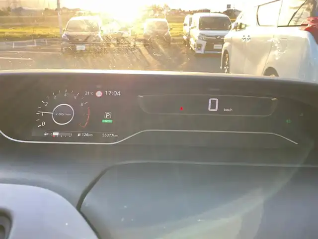 日産 セレナ ハイウェイスター V 岩手県 2021(令3)年 5.6万km ブリリアントシルバー ワンオーナー/４WD/全方位カメラ/両側パワースライドドア/ロールサンシェード/アイドリングストップ/横滑り防止装置/衝突被害軽減システム/クルーズコントロール/コーナーセンサー/レーンアシスト/ETC/フルセグTV/ドライブレコーダー/純正LEDヘッドライト/純正アルミホイール15インチ/社外マット/オートライト/オートマチックハイビーム/３列シート