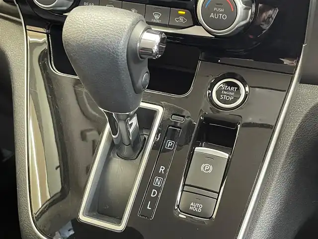 日産 セレナ ハイウェイスター V 岩手県 2021(令3)年 5.6万km ブリリアントシルバー ワンオーナー/４WD/全方位カメラ/両側パワースライドドア/ロールサンシェード/アイドリングストップ/横滑り防止装置/衝突被害軽減システム/クルーズコントロール/コーナーセンサー/レーンアシスト/ETC/フルセグTV/ドライブレコーダー/純正LEDヘッドライト/純正アルミホイール15インチ/社外マット/オートライト/オートマチックハイビーム/３列シート