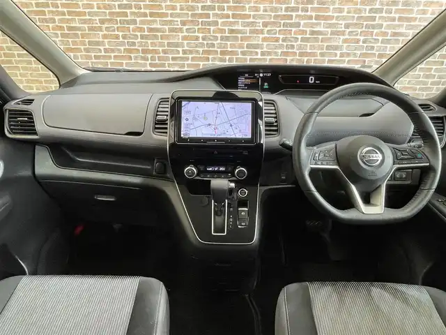 日産 セレナ ハイウェイスター V 岩手県 2021(令3)年 5.6万km ブリリアントシルバー ワンオーナー/４WD/全方位カメラ/両側パワースライドドア/ロールサンシェード/アイドリングストップ/横滑り防止装置/衝突被害軽減システム/クルーズコントロール/コーナーセンサー/レーンアシスト/ETC/フルセグTV/ドライブレコーダー/純正LEDヘッドライト/純正アルミホイール15インチ/社外マット/オートライト/オートマチックハイビーム/３列シート