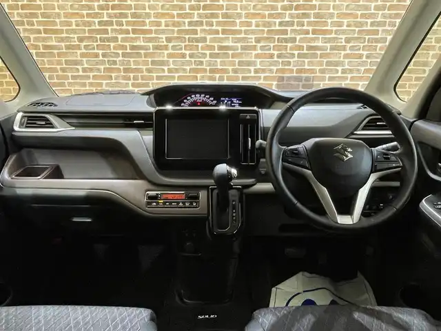 スズキ ソリオ バンディット HV MV 岩手県 2023(令5)年 7.4万km ピュアホワイトP ４WD/カラーヘッドアップディスプレイ/左側パワースライドドア/スズキセーフティサポート/デュアルカメラブレーキサポート/アダプティブクルーズコントロール/車線逸脱警報/誤発進抑制機能/標識認識機能/先行車発進お知らせ機能/リヤパーキングセンサー/横滑り防止装置/アイドリングストップ/スリムサーキュレーター/シートヒーター/ロールサンシェード/LEDヘッドライト/純正15インチアルミホイール