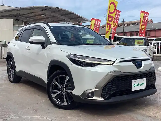 トヨタ カローラ クロス ハイブリッド Z 京都府 2022(令4)年 1万km プラチナホワイトパールマイカ ワンオーナー/パノラミックビューカメラ/ディスプレーオーディオ/　BT USB/PWバックドア/セーフティセンス/　レーダークルーズ/　LTA PCS BSM RCTA PKSB/ビルトインETC/ルーフレール/LEDヘッドライト/LEDフォグライト/運転席PWシート/前席シートヒーター/前後クリアランスソナー/スペアスマートキー/新車保証書/取扱説明書/　