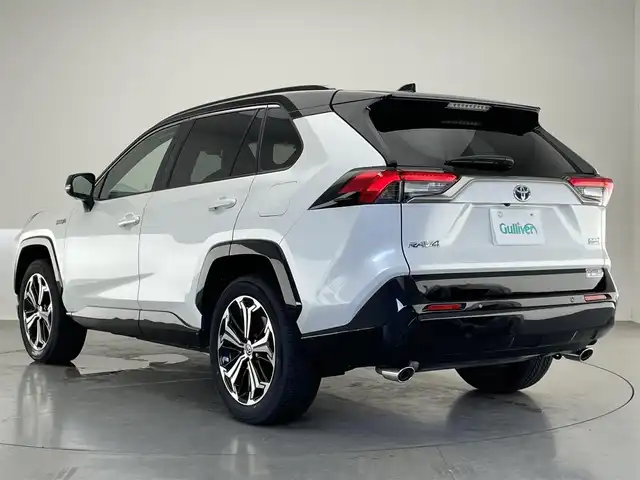 トヨタ ＲＡＶ４ ＰＨＶ Z 愛知県 2023(令5)年 1.6万km アティチュードブラックマイカ/プラチナホワイトパールマイカ 純正１０．５型ＤＡナビ　パノラマムーンルーフ　デジイン　全方位カメラ　ＢＳＭ　充電プラグ　ワイヤレス充電　ベンチレーション　セーフティセンス　衝突軽減　シートヒーター　前後ドラレコ　ＥＴＣ２．０　フルセグＴＶ　サンルーフ　デジタルインナーミラー　パノラミックビューモニター　オートハイビーム　レーンキープ　追従クルコン　純正フロアマット　電動リヤゲート　カーテンエアバッグ　プッシュスタート　スマートキー　ルーフレール　