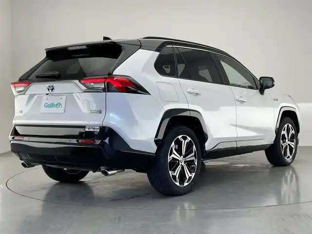 トヨタ ＲＡＶ４ ＰＨＶ Z 愛知県 2023(令5)年 1.6万km アティチュードブラックマイカ/プラチナホワイトパールマイカ 純正１０．５型ＤＡナビ　パノラマムーンルーフ　デジイン　全方位カメラ　ＢＳＭ　充電プラグ　ワイヤレス充電　ベンチレーション　セーフティセンス　衝突軽減　シートヒーター　前後ドラレコ　ＥＴＣ２．０　フルセグＴＶ　サンルーフ　デジタルインナーミラー　パノラミックビューモニター　オートハイビーム　レーンキープ　追従クルコン　純正フロアマット　電動リヤゲート　カーテンエアバッグ　プッシュスタート　スマートキー　ルーフレール　