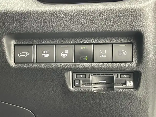 トヨタ ＲＡＶ４ ＰＨＶ Z 愛知県 2023(令5)年 1.6万km アティチュードブラックマイカ/プラチナホワイトパールマイカ 純正１０．５型ＤＡナビ　パノラマムーンルーフ　デジイン　全方位カメラ　ＢＳＭ　充電プラグ　ワイヤレス充電　ベンチレーション　セーフティセンス　衝突軽減　シートヒーター　前後ドラレコ　ＥＴＣ２．０　フルセグＴＶ　サンルーフ　デジタルインナーミラー　パノラミックビューモニター　オートハイビーム　レーンキープ　追従クルコン　純正フロアマット　電動リヤゲート　カーテンエアバッグ　プッシュスタート　スマートキー　ルーフレール　