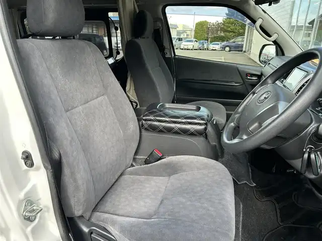 トヨタ ハイエース GL 道央・札幌 2017(平29)年 6.5万km ホワイトパールクリスタルシャイン ・4WD/・ワンオーナー/・寒冷地仕様/・社外ナビ/CD&DVD&BT&USB&フルセグTV/・テレビ/・ベッドキット/・バックカメラ/・片側イージークローザードア/・前方ドライブレコーダー/・ETC/・オートライト/・LEDヘッドライト/・フォグランプ/・バックフォグ/・ドアバイザー/・積込社外AW付冬タイヤ/・スペアキー1本/・保証書/・取扱説明書