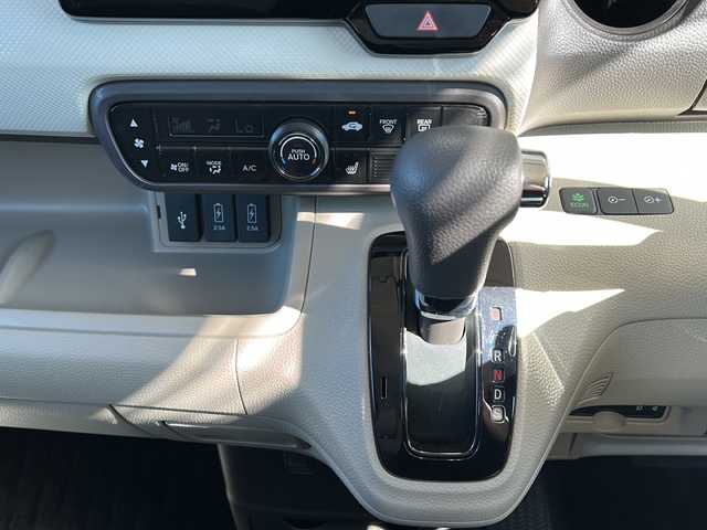 ホンダ Ｎ ＢＯＸ G L ターボ ホンダセンシング 静岡県 2020(令2)年 1.4万km ブリティッシュグリーンP 純正メモリナビ/・CD/・DVD/・フルセグＴＶ/・Bluetooth/・AM/・FM/主要装備/・両側パワスラ/・衝突軽減/・レーンキープ/・追従クルコン/・バックカメラ/・ETC/・ドラレコ前/・シートヒーターD/N席/・ステリモ/・パドルシフト/・LEDヘッドライト/・オートライト/・純正フロアマット/・純正アルミホイール/・スマートキ/・プッシュスタート