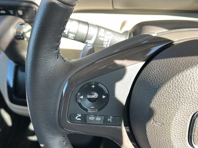 ホンダ Ｎ ＢＯＸ G L ターボ ホンダセンシング 静岡県 2020(令2)年 1.4万km ブリティッシュグリーンP 純正メモリナビ/・CD/・DVD/・フルセグＴＶ/・Bluetooth/・AM/・FM/主要装備/・両側パワスラ/・衝突軽減/・レーンキープ/・追従クルコン/・バックカメラ/・ETC/・ドラレコ前/・シートヒーターD/N席/・ステリモ/・パドルシフト/・LEDヘッドライト/・オートライト/・純正フロアマット/・純正アルミホイール/・スマートキ/・プッシュスタート