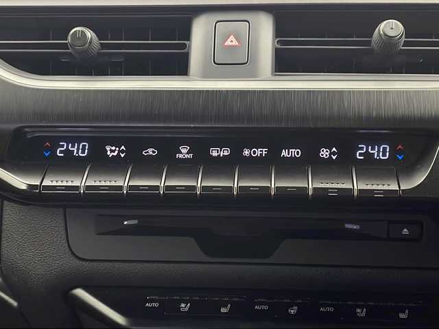 レクサス ＵＸ 200 Fスポーツ 栃木県 2018(平30)年 1.3万km ブレージングカーネリアンコントラストレイヤリング トヨタセーフティセンス/・プリクラッシュセーフティ/・レーントレーシングアシスト/・レーンディパーチャーアラート/・ロードサインアシスト/・レーダークルーズコントロール/・オートマチックハイビーム/・先行車発進アラーム/・プロアクティブドライビングアシスト/・レーンチェンジアシスト/・緊急時操舵支援/禁煙車/サンルーフ/シートヒーター/ハンドルヒーター/シートクーラー/アクティブサウンドコントロール/社外レーダー/LEDヘッドライト/フォグライト/社外ドラレコ/電動リアゲート/シートメモリ/ETC/スマートキー/パドルシフト/純正Fスポーツ専用フロアマット