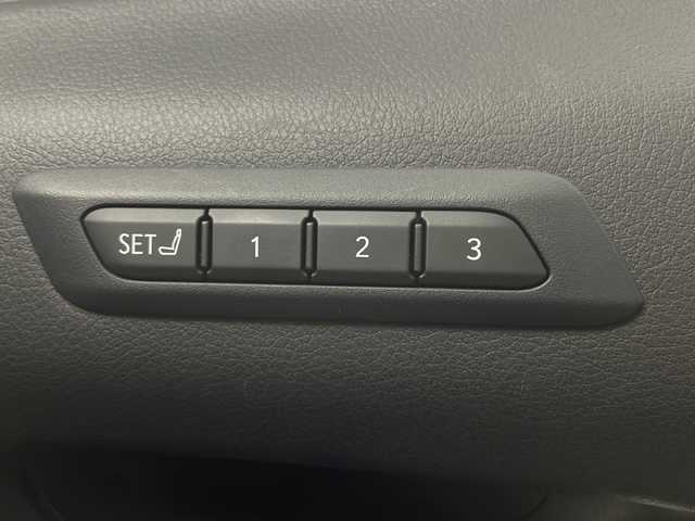 レクサス ＵＸ 200 Fスポーツ 栃木県 2018(平30)年 1.3万km ブレージングカーネリアンコントラストレイヤリング トヨタセーフティセンス/・プリクラッシュセーフティ/・レーントレーシングアシスト/・レーンディパーチャーアラート/・ロードサインアシスト/・レーダークルーズコントロール/・オートマチックハイビーム/・先行車発進アラーム/・プロアクティブドライビングアシスト/・レーンチェンジアシスト/・緊急時操舵支援/禁煙車/サンルーフ/シートヒーター/ハンドルヒーター/シートクーラー/アクティブサウンドコントロール/社外レーダー/LEDヘッドライト/フォグライト/社外ドラレコ/電動リアゲート/シートメモリ/ETC/スマートキー/パドルシフト/純正Fスポーツ専用フロアマット