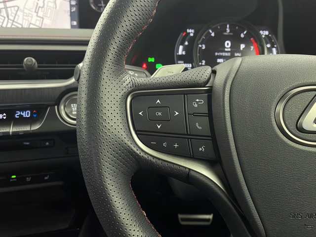 レクサス ＵＸ 200 Fスポーツ 栃木県 2018(平30)年 1.3万km ブレージングカーネリアンコントラストレイヤリング トヨタセーフティセンス/・プリクラッシュセーフティ/・レーントレーシングアシスト/・レーンディパーチャーアラート/・ロードサインアシスト/・レーダークルーズコントロール/・オートマチックハイビーム/・先行車発進アラーム/・プロアクティブドライビングアシスト/・レーンチェンジアシスト/・緊急時操舵支援/禁煙車/サンルーフ/シートヒーター/ハンドルヒーター/シートクーラー/アクティブサウンドコントロール/社外レーダー/LEDヘッドライト/フォグライト/社外ドラレコ/電動リアゲート/シートメモリ/ETC/スマートキー/パドルシフト/純正Fスポーツ専用フロアマット