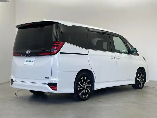 トヨタ ノア ハイブリッド S－Z 埼玉県 2023(令5)年 5万km ホワイトパールクリスタルシャイン 10.5型ディスプレイオーディオ/ CD DVD Bluetooth USB HDMI Miracast フルセグ/快適利便パッケージ/ユニバーサルステップ/フリップダウンモニター/バックカメラ/両側パワースライドドア/パワーバックドア/前後ドライブレコーダー/レーダークルーズコントロール/シートヒーター/オートLEDライト/オートハイビーム/ETC2.0/前後コーナーセンサー/純正17インチアルミホイール