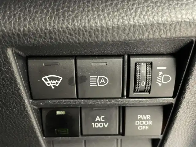 トヨタ ノア ハイブリッド S－Z 埼玉県 2023(令5)年 5万km ホワイトパールクリスタルシャイン 10.5型ディスプレイオーディオ/ CD DVD Bluetooth USB HDMI Miracast フルセグ/快適利便パッケージ/ユニバーサルステップ/フリップダウンモニター/バックカメラ/両側パワースライドドア/パワーバックドア/前後ドライブレコーダー/レーダークルーズコントロール/シートヒーター/オートLEDライト/オートハイビーム/ETC2.0/前後コーナーセンサー/純正17インチアルミホイール