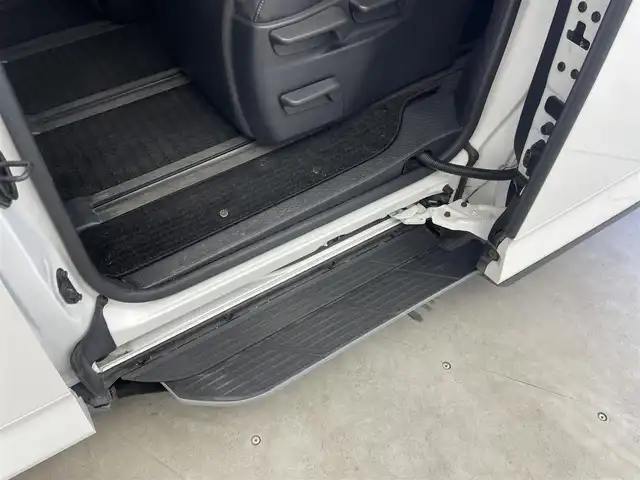 トヨタ ノア ハイブリッド S－Z 埼玉県 2023(令5)年 5万km ホワイトパールクリスタルシャイン 10.5型ディスプレイオーディオ/ CD DVD Bluetooth USB HDMI Miracast フルセグ/快適利便パッケージ/ユニバーサルステップ/フリップダウンモニター/バックカメラ/両側パワースライドドア/パワーバックドア/前後ドライブレコーダー/レーダークルーズコントロール/シートヒーター/オートLEDライト/オートハイビーム/ETC2.0/前後コーナーセンサー/純正17インチアルミホイール