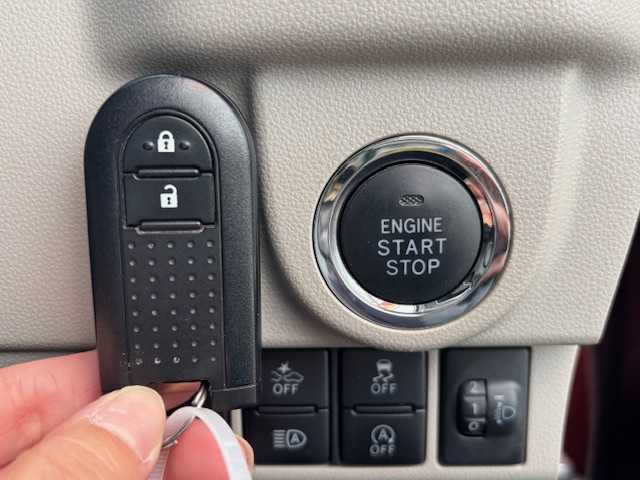 ダイハツ ムーヴ X リミテッド SAⅢ 宮城県 2019(令1)年 3.3万km ファイアークォーツレッドM 登録時走行距離32148km/純正SDナビ/AM・FM・Bluetooth・CD・DVD・TV/横滑り防止装置/衝突軽減システム/ヘッドライトイベライザー/バックカメラ/プッシュスタート/ステアリングリモコン/PWRモードスイッチ/電動格納ミラー/コーナーセンサー/シートヒーター/純正フロアマット/純正ドアバイザー/オートライト/純正アルミホイール