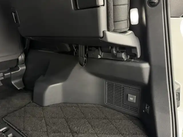 トヨタ アルファードハイブリット Z 三重県 2024(令6)年 0.2万km プラチナホワイトパールマイカ ハイブリッド/FF/MTモード付フロアCVT/14インチナビ/（FM/AM/TV/Bluetooth/USB/iPod/Miracast/CarPlay/AndroidAuto）/13.2インチ 有機EL後席モニター/パノラミックビューモニター（床下透過表示機能付）/両側パワースライドドア/ドライブレコーダー 前後/ETC2.0/Toyota Safety Sense/●PCS、LTA、レーダークルコン、アダプティブハイビーム、RSA、プロアクティブドライビングアシスト/●パーキングサポートブレーキ/・BSM/LCA/安心降車アシスト/など/装備/・デジタルインナーミラー*/・左右独立ムーンルーフ*/・合皮シート（ブラック）/・シートヒーター＆ベンチレーション（D/N/2nd）/・ステアリングヒーター/・パワーシート（Dメモリー付8way/N4way/2ndリクライニング＆オットマン）/・パワーバックドア/・100Vコンセント（1500W）/・ステアリングスイッチ/・3眼LEDヘッドランプ/・スーパーロングオーバーヘッドコンソール/・前席・後席左右独立オートエアコン/・オートワイパー/・おくだけ充電/・18inAW/・保/取/・スマートキーx2/など/*…メーカーOP