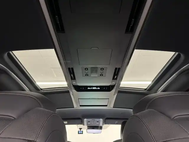 トヨタ アルファードハイブリット Z 三重県 2024(令6)年 0.2万km プラチナホワイトパールマイカ ハイブリッド/FF/MTモード付フロアCVT/14インチナビ/（FM/AM/TV/Bluetooth/USB/iPod/Miracast/CarPlay/AndroidAuto）/13.2インチ 有機EL後席モニター/パノラミックビューモニター（床下透過表示機能付）/両側パワースライドドア/ドライブレコーダー 前後/ETC2.0/Toyota Safety Sense/●PCS、LTA、レーダークルコン、アダプティブハイビーム、RSA、プロアクティブドライビングアシスト/●パーキングサポートブレーキ/・BSM/LCA/安心降車アシスト/など/装備/・デジタルインナーミラー*/・左右独立ムーンルーフ*/・合皮シート（ブラック）/・シートヒーター＆ベンチレーション（D/N/2nd）/・ステアリングヒーター/・パワーシート（Dメモリー付8way/N4way/2ndリクライニング＆オットマン）/・パワーバックドア/・100Vコンセント（1500W）/・ステアリングスイッチ/・3眼LEDヘッドランプ/・スーパーロングオーバーヘッドコンソール/・前席・後席左右独立オートエアコン/・オートワイパー/・おくだけ充電/・18inAW/・保/取/・スマートキーx2/など/*…メーカーOP