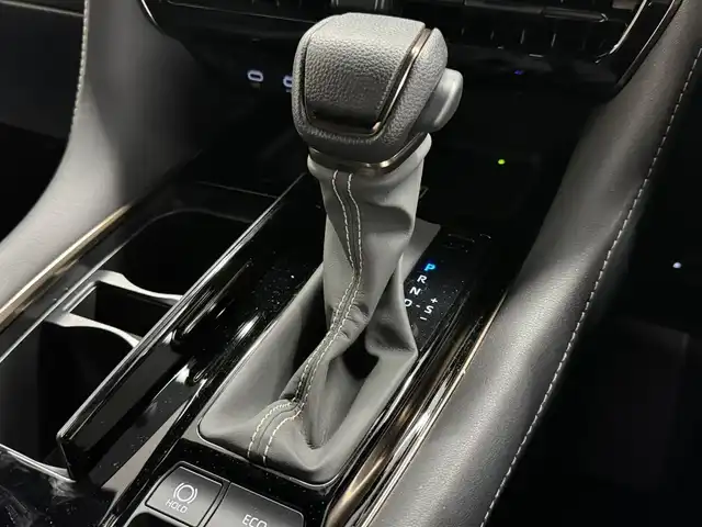 トヨタ アルファードハイブリット Z 三重県 2024(令6)年 0.2万km プラチナホワイトパールマイカ ハイブリッド/FF/MTモード付フロアCVT/14インチナビ/（FM/AM/TV/Bluetooth/USB/iPod/Miracast/CarPlay/AndroidAuto）/13.2インチ 有機EL後席モニター/パノラミックビューモニター（床下透過表示機能付）/両側パワースライドドア/ドライブレコーダー 前後/ETC2.0/Toyota Safety Sense/●PCS、LTA、レーダークルコン、アダプティブハイビーム、RSA、プロアクティブドライビングアシスト/●パーキングサポートブレーキ/・BSM/LCA/安心降車アシスト/など/装備/・デジタルインナーミラー*/・左右独立ムーンルーフ*/・合皮シート（ブラック）/・シートヒーター＆ベンチレーション（D/N/2nd）/・ステアリングヒーター/・パワーシート（Dメモリー付8way/N4way/2ndリクライニング＆オットマン）/・パワーバックドア/・100Vコンセント（1500W）/・ステアリングスイッチ/・3眼LEDヘッドランプ/・スーパーロングオーバーヘッドコンソール/・前席・後席左右独立オートエアコン/・オートワイパー/・おくだけ充電/・18inAW/・保/取/・スマートキーx2/など/*…メーカーOP