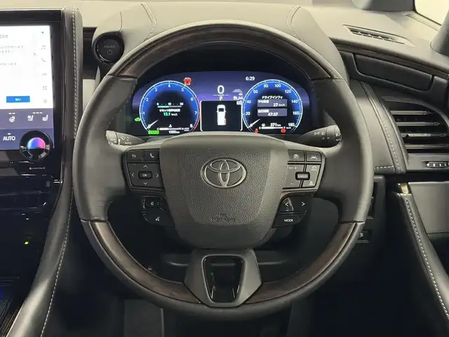 トヨタ アルファードハイブリット Z 三重県 2024(令6)年 0.2万km プラチナホワイトパールマイカ ハイブリッド/FF/MTモード付フロアCVT/14インチナビ/（FM/AM/TV/Bluetooth/USB/iPod/Miracast/CarPlay/AndroidAuto）/13.2インチ 有機EL後席モニター/パノラミックビューモニター（床下透過表示機能付）/両側パワースライドドア/ドライブレコーダー 前後/ETC2.0/Toyota Safety Sense/●PCS、LTA、レーダークルコン、アダプティブハイビーム、RSA、プロアクティブドライビングアシスト/●パーキングサポートブレーキ/・BSM/LCA/安心降車アシスト/など/装備/・デジタルインナーミラー*/・左右独立ムーンルーフ*/・合皮シート（ブラック）/・シートヒーター＆ベンチレーション（D/N/2nd）/・ステアリングヒーター/・パワーシート（Dメモリー付8way/N4way/2ndリクライニング＆オットマン）/・パワーバックドア/・100Vコンセント（1500W）/・ステアリングスイッチ/・3眼LEDヘッドランプ/・スーパーロングオーバーヘッドコンソール/・前席・後席左右独立オートエアコン/・オートワイパー/・おくだけ充電/・18inAW/・保/取/・スマートキーx2/など/*…メーカーOP