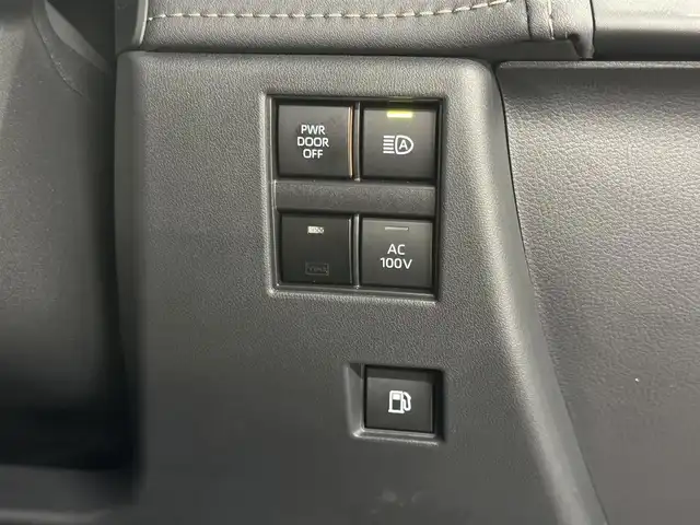 トヨタ アルファードハイブリット Z 三重県 2024(令6)年 0.2万km プラチナホワイトパールマイカ ハイブリッド/FF/MTモード付フロアCVT/14インチナビ/（FM/AM/TV/Bluetooth/USB/iPod/Miracast/CarPlay/AndroidAuto）/13.2インチ 有機EL後席モニター/パノラミックビューモニター（床下透過表示機能付）/両側パワースライドドア/ドライブレコーダー 前後/ETC2.0/Toyota Safety Sense/●PCS、LTA、レーダークルコン、アダプティブハイビーム、RSA、プロアクティブドライビングアシスト/●パーキングサポートブレーキ/・BSM/LCA/安心降車アシスト/など/装備/・デジタルインナーミラー*/・左右独立ムーンルーフ*/・合皮シート（ブラック）/・シートヒーター＆ベンチレーション（D/N/2nd）/・ステアリングヒーター/・パワーシート（Dメモリー付8way/N4way/2ndリクライニング＆オットマン）/・パワーバックドア/・100Vコンセント（1500W）/・ステアリングスイッチ/・3眼LEDヘッドランプ/・スーパーロングオーバーヘッドコンソール/・前席・後席左右独立オートエアコン/・オートワイパー/・おくだけ充電/・18inAW/・保/取/・スマートキーx2/など/*…メーカーOP