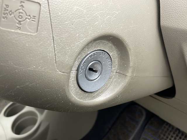 ダイハツ ミラ L 秋田県 2009(平21)年 8.7万km シャンパンゴールドメタリック 純正オーディオ　/ハロゲンライト　/社外13インチアルミホイール　/電動格納ミラー　/社外フロアマット　/純正ドアバイザー　/ヘッドレベライザー　/リモコンキー