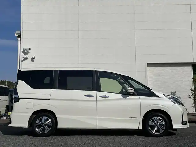 日産 セレナ e－パワー ハイウェイスター V 千葉県 2020(令2)年 1.9万km ブリリアントホワイトパール 両側パワースライドドア/社外フリップダウン/純正ナビ（MM319D-W）/　CD/DVD/Bluetooth/フルセグ/全方位カメラ/前方ドラレコ（DJ4-D）/ビルトインETC/前後コーナーセンサー/衝突軽減ブレーキ/LEDオートライト/レーンキープアシスト/クルコン