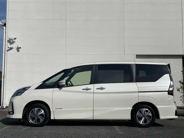 日産 セレナ e－パワー ハイウェイスター V 千葉県 2020(令2)年 1.9万km ブリリアントホワイトパール 両側パワースライドドア/社外フリップダウン/純正ナビ（MM319D-W）/　CD/DVD/Bluetooth/フルセグ/全方位カメラ/前方ドラレコ（DJ4-D）/ビルトインETC/前後コーナーセンサー/衝突軽減ブレーキ/LEDオートライト/レーンキープアシスト/クルコン