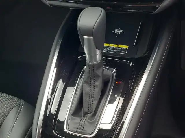 ホンダ ヴェゼル ハイブリッド e:HEV Z 東京都 2025(令7)年 0.1万km未満 プラチナホワイトパール 登録済未使用車/純正ナビ/バックカメラ/ビルトインETC2.0/ハーフレザーシート/シートヒーター/ステアリングヒーター/ワイヤレス充電/パワーバックドア/パドルシフト/衝突軽減ブレーキ/路外逸脱抑制機能/アダプティブクルーズコントロール/ブラインドスポットモニター/誤発進抑制機能/コーナーセンサー/オートマチックハイビーム