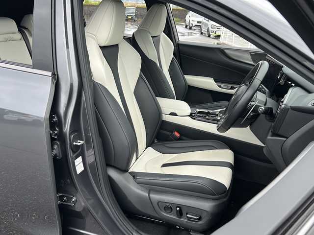 レクサス ＮＸ 350 Fスポーツ 富山県 2022(令4)年 2.8万km ソニッククロム 4WD/パノラマルーフ/マークレビンソン（プレミアムサウンド）/パノラミックビューモニター/トヨタセーフティセンス/ヘッドアップディスプレイ/ブラインドスポットモニター/パワーバックドア/クリアランスソナー/3眼LEDヘッドライト/オートマチックハイビーム/純正メーカーナビ/フルセグ/ETC2.0/ルーフレール/前席パワーシート/ドライブレコーダー