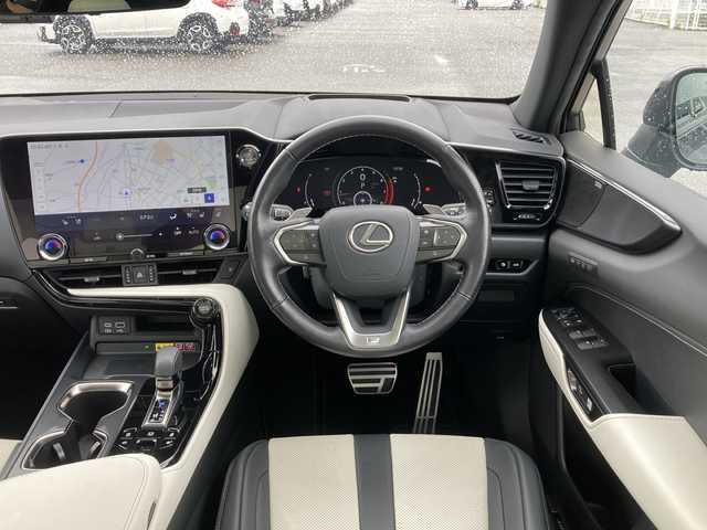 レクサス ＮＸ 350 Fスポーツ 富山県 2022(令4)年 2.8万km ソニッククロム 4WD/パノラマルーフ/マークレビンソン（プレミアムサウンド）/パノラミックビューモニター/トヨタセーフティセンス/ヘッドアップディスプレイ/ブラインドスポットモニター/パワーバックドア/クリアランスソナー/3眼LEDヘッドライト/オートマチックハイビーム/純正メーカーナビ/フルセグ/ETC2.0/ルーフレール/前席パワーシート/ドライブレコーダー