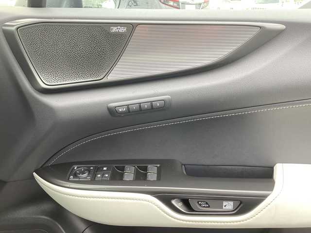 レクサス ＮＸ 350 Fスポーツ 富山県 2022(令4)年 2.8万km ソニッククロム 4WD/パノラマルーフ/マークレビンソン（プレミアムサウンド）/パノラミックビューモニター/トヨタセーフティセンス/ヘッドアップディスプレイ/ブラインドスポットモニター/パワーバックドア/クリアランスソナー/3眼LEDヘッドライト/オートマチックハイビーム/純正メーカーナビ/フルセグ/ETC2.0/ルーフレール/前席パワーシート/ドライブレコーダー