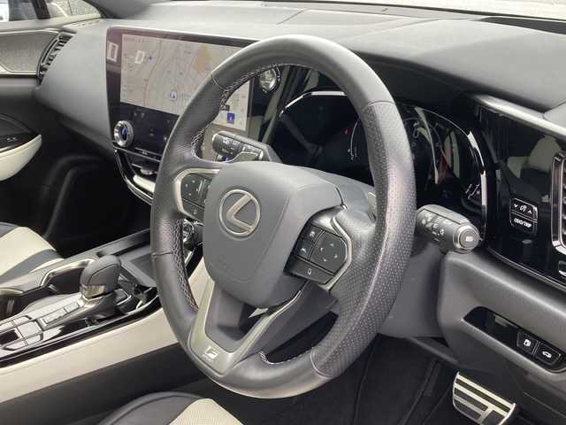 レクサス ＮＸ 350 Fスポーツ 富山県 2022(令4)年 2.8万km ソニッククロム 4WD/パノラマルーフ/マークレビンソン（プレミアムサウンド）/パノラミックビューモニター/トヨタセーフティセンス/ヘッドアップディスプレイ/ブラインドスポットモニター/パワーバックドア/クリアランスソナー/3眼LEDヘッドライト/オートマチックハイビーム/純正メーカーナビ/フルセグ/ETC2.0/ルーフレール/前席パワーシート/ドライブレコーダー