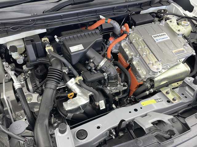 日産 キックス X 宮城県 2020(令2)年 2.7万km ブリリアントホワイトパール/ピュアブラック 2トーン 純正ナビ/(iPod/SD/FM/AM/USB/CD/DVD/BT/フルセグTV)/アラウンドビューモニター/バックカメラ/インテリジェントルームミラー/横滑り防止装置/衝突被害軽減システム/ETC/ハーフレザー/シートヒーター/ステアリングヒーター/プッシュスタート/スマートキー/オートライト/カーテンエアバッグ/前後コーナーセンサー/LEDヘッドライト/ヘッドライトレベライザー/ドアバイザー/純正フロアマット/純正17インチアルミホイール