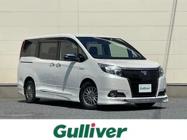 トヨタ エスクァイア ハイブリッド Gi ブラックテーラード 茨城県 2016(平28)年 4.2万km ホワイトパールクリスタルシャイン プッシュスタート/スマートキー/スペアキー/保証書付き/取扱説明書/モデリスタエアロ（前横後）/Bluetooth接続/フルセグTV/クルーズコントロール/両側パワースライド/オートマチックハイビーム/オートライト/バックカメラ/前席シートヒーター/衝突被害軽減システム/ブラックレザーシート