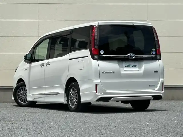 トヨタ エスクァイア ハイブリッド Gi ブラックテーラード 茨城県 2016(平28)年 4.2万km ホワイトパールクリスタルシャイン プッシュスタート/スマートキー/スペアキー/保証書付き/取扱説明書/モデリスタエアロ（前横後）/Bluetooth接続/フルセグTV/クルーズコントロール/両側パワースライド/オートマチックハイビーム/オートライト/バックカメラ/前席シートヒーター/衝突被害軽減システム/ブラックレザーシート
