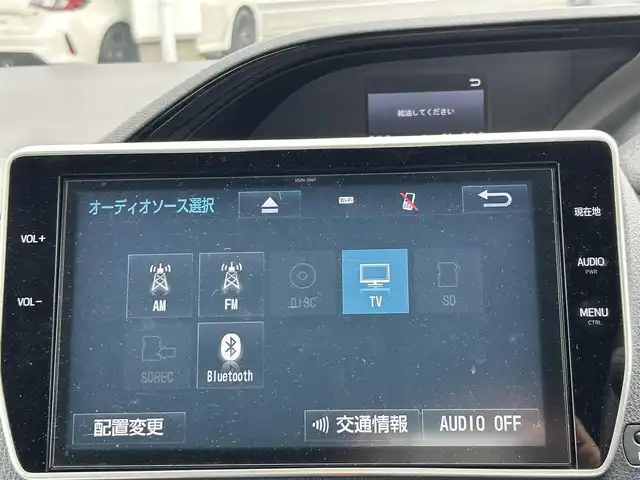 トヨタ エスクァイア ハイブリッド Gi ブラックテーラード 茨城県 2016(平28)年 4.2万km ホワイトパールクリスタルシャイン プッシュスタート/スマートキー/スペアキー/保証書付き/取扱説明書/モデリスタエアロ（前横後）/Bluetooth接続/フルセグTV/クルーズコントロール/両側パワースライド/オートマチックハイビーム/オートライト/バックカメラ/前席シートヒーター/衝突被害軽減システム/ブラックレザーシート