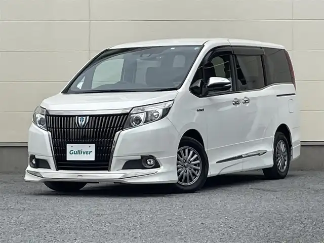 トヨタ エスクァイア ハイブリッド Gi ブラックテーラード 茨城県 2016(平28)年 4.2万km ホワイトパールクリスタルシャイン プッシュスタート/スマートキー/スペアキー/保証書付き/取扱説明書/モデリスタエアロ（前横後）/Bluetooth接続/フルセグTV/クルーズコントロール/両側パワースライド/オートマチックハイビーム/オートライト/バックカメラ/前席シートヒーター/衝突被害軽減システム/ブラックレザーシート