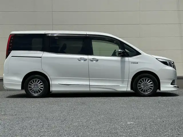 トヨタ エスクァイア ハイブリッド Gi ブラックテーラード 茨城県 2016(平28)年 4.2万km ホワイトパールクリスタルシャイン プッシュスタート/スマートキー/スペアキー/保証書付き/取扱説明書/モデリスタエアロ（前横後）/Bluetooth接続/フルセグTV/クルーズコントロール/両側パワースライド/オートマチックハイビーム/オートライト/バックカメラ/前席シートヒーター/衝突被害軽減システム/ブラックレザーシート