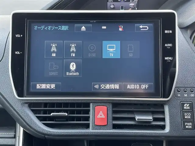トヨタ エスクァイア ハイブリッド Gi ブラックテーラード 茨城県 2016(平28)年 4.2万km ホワイトパールクリスタルシャイン プッシュスタート/スマートキー/スペアキー/保証書付き/取扱説明書/モデリスタエアロ（前横後）/Bluetooth接続/フルセグTV/クルーズコントロール/両側パワースライド/オートマチックハイビーム/オートライト/バックカメラ/前席シートヒーター/衝突被害軽減システム/ブラックレザーシート