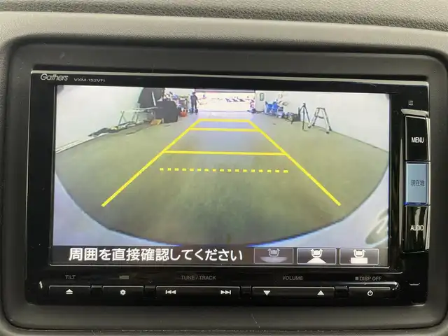 ホンダ ヴェゼル ハイブリッド Z 富山県 2015(平27)年 3.9万km ホワイトオーキッドパール 純正ナビ(AM/FM/CD/DVD/BT)/バックカメラ/クルーズコントロール/衝突軽減ブレーキ/ウインドシールドデアイサー/電子パーキングブレーキ/オートブレーキホールド/ETC/前後ドライブレコーダー/後方コーナーセンサー/前席シートヒーター/社外AW付スタッドレスタイヤ車載/LEDヘッドライト/純正フロアマット/純正AW/パドルシフト/オートライト/スマートキー/スペアキー1本/プッシュスタート